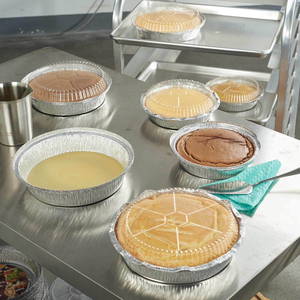 CURTA 7in round aluminum foil pan with clear lid, designed for reliable transport.