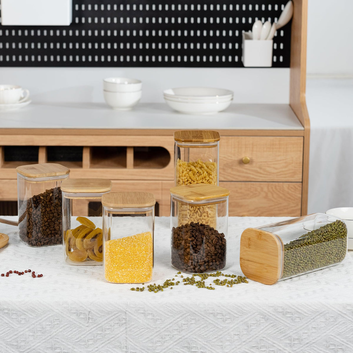 D2scrma labels resist oil and water, helping keep jars organized.