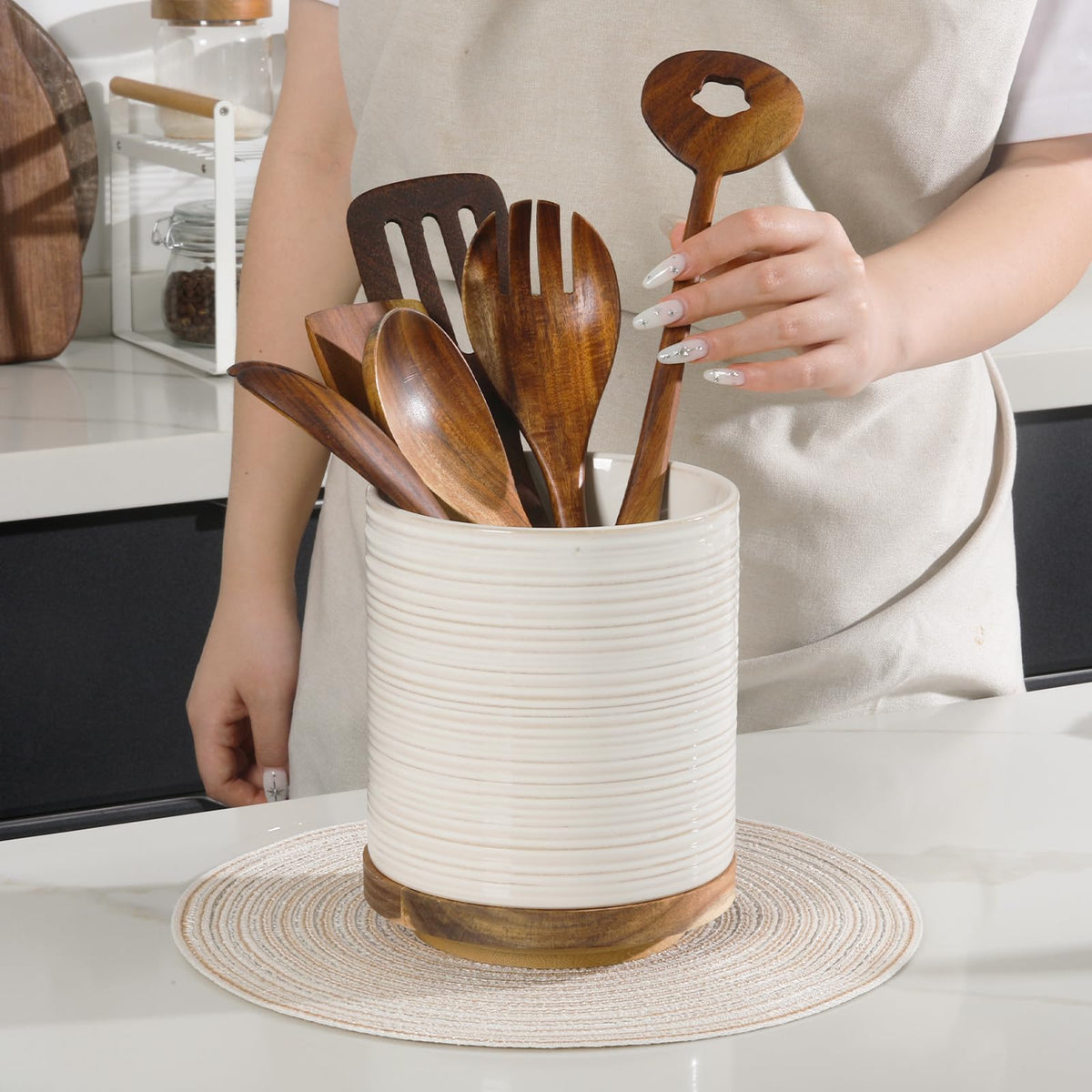 DOWAN gift-ready utensil holder for home chefs and lovers of cozy kitchens.