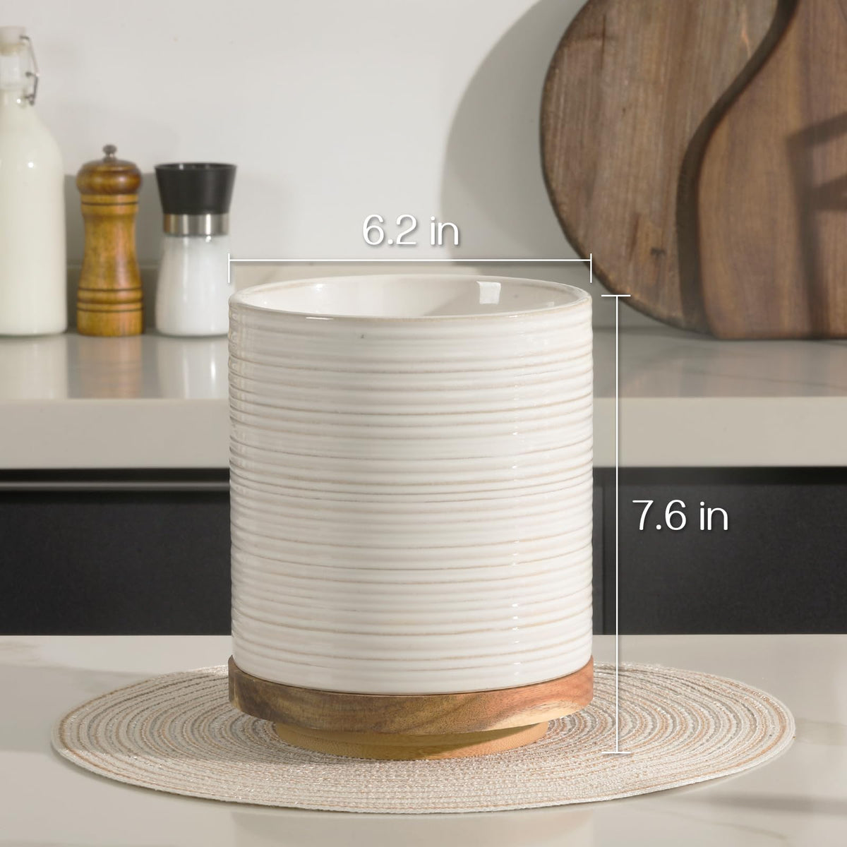 DOWAN multifunctional ceramic caddy supports organization and decorative display.