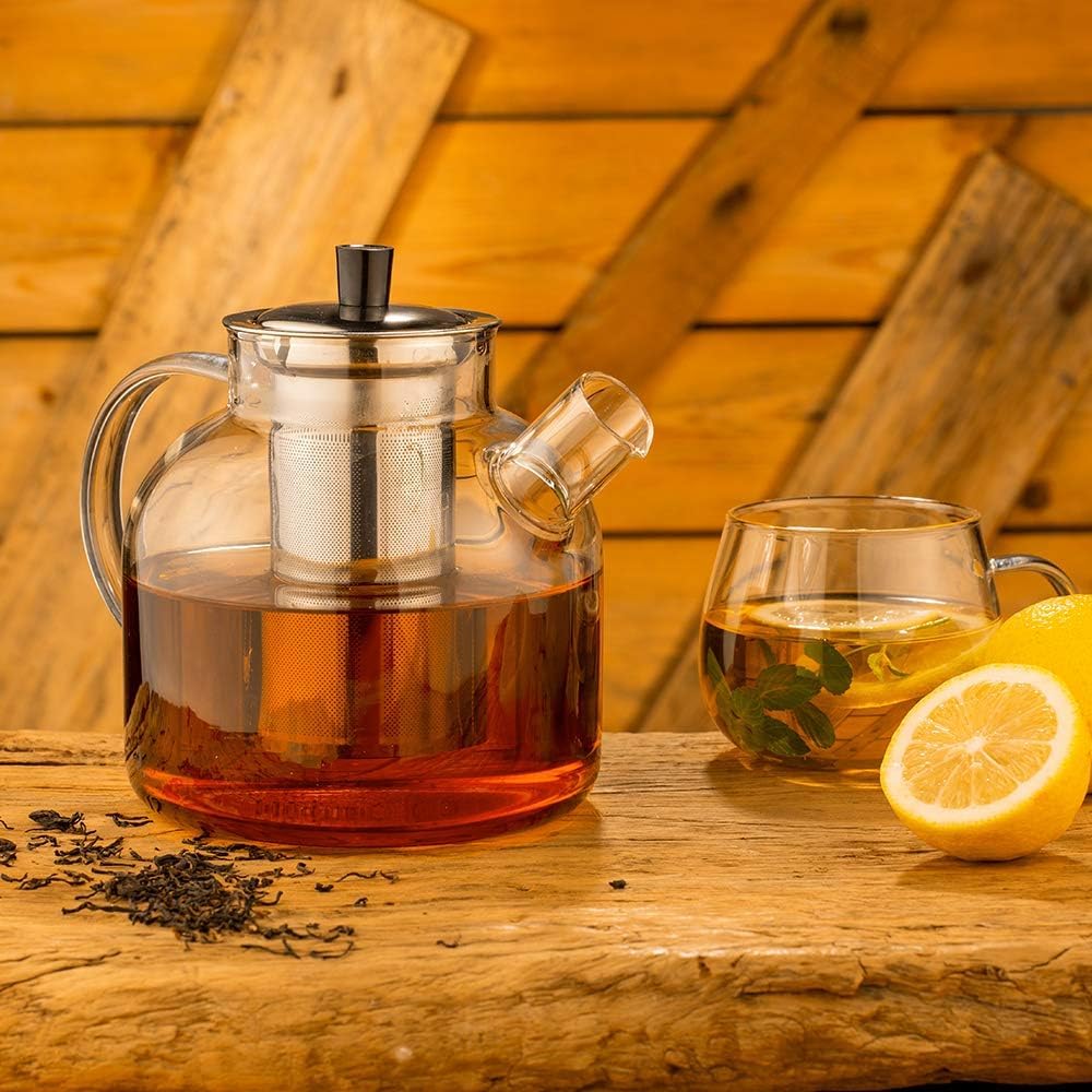 Ehugos compact, space-saving teapot fits neatly in the kitchen.