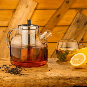 Ehugos compact, space-saving teapot fits neatly in the kitchen.
