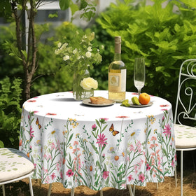 Eikione gift-ready tablecloth for hosts and friends.