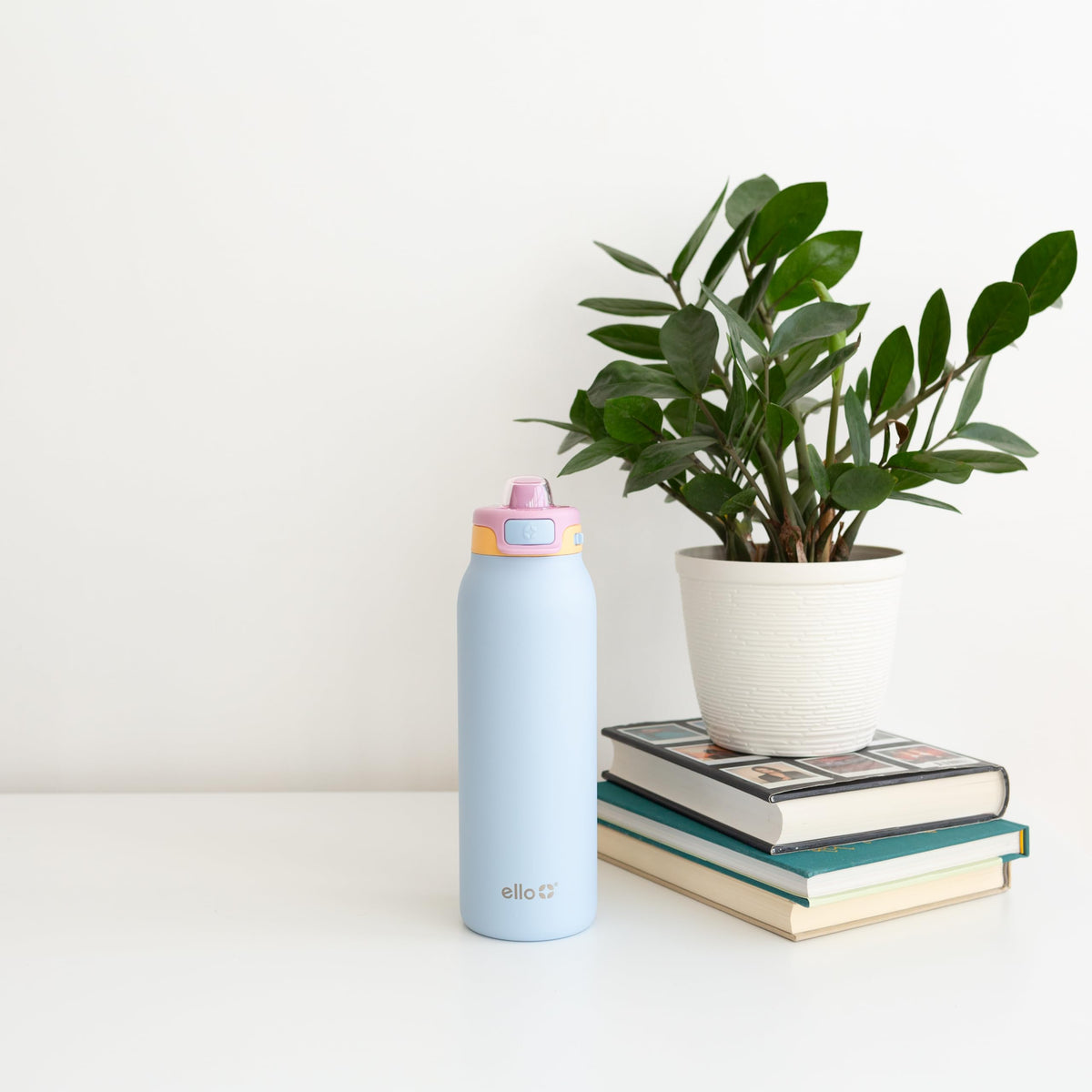 Ello Pop & Fill spout protective cover keeps nozzle clean.