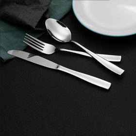 Table-ready Eslite knives fit various dining styles
