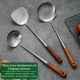 Evanda wok skimmer with long handle for precise skimming.