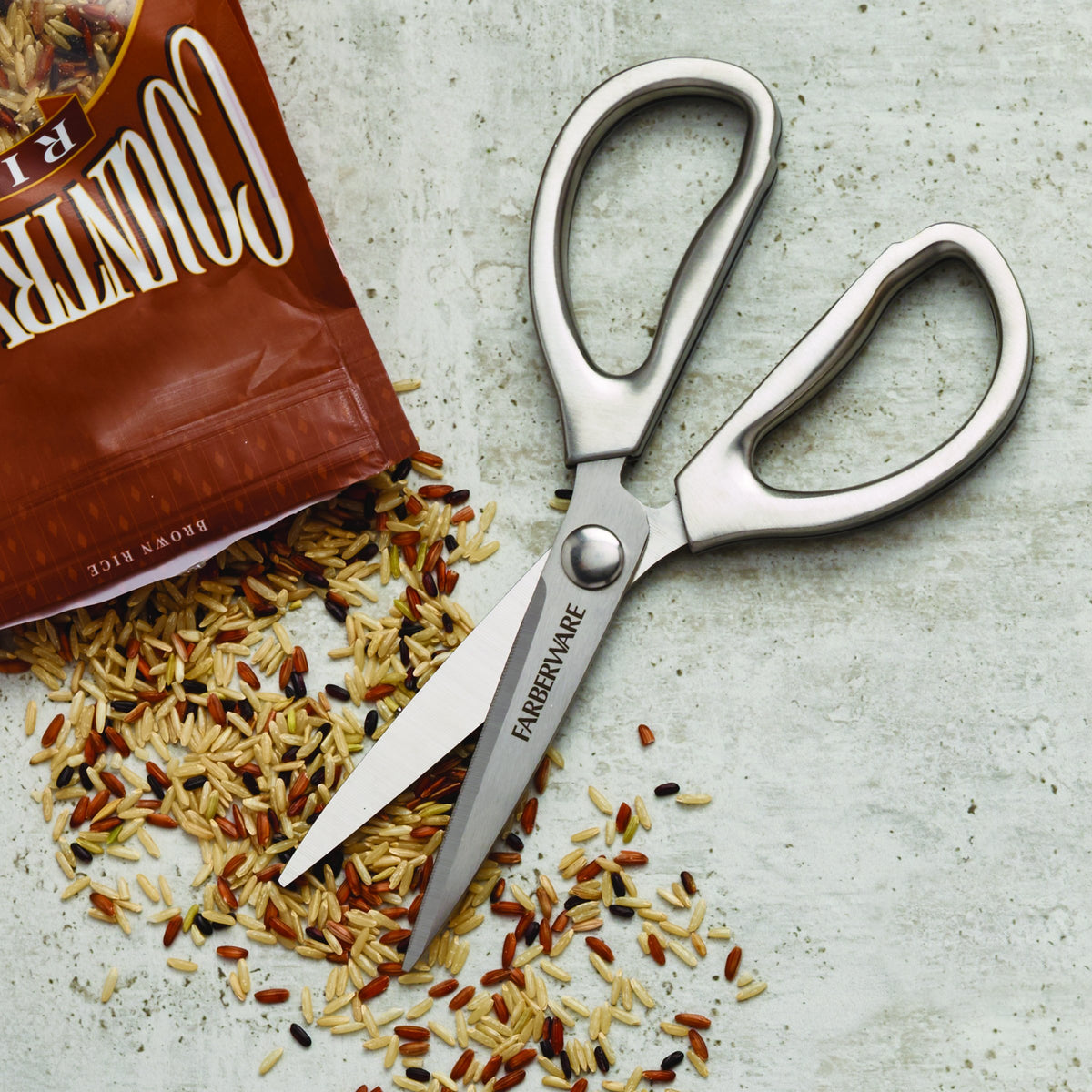 Farberware all-purpose shears with contoured handles for comfortable everyday cutting.