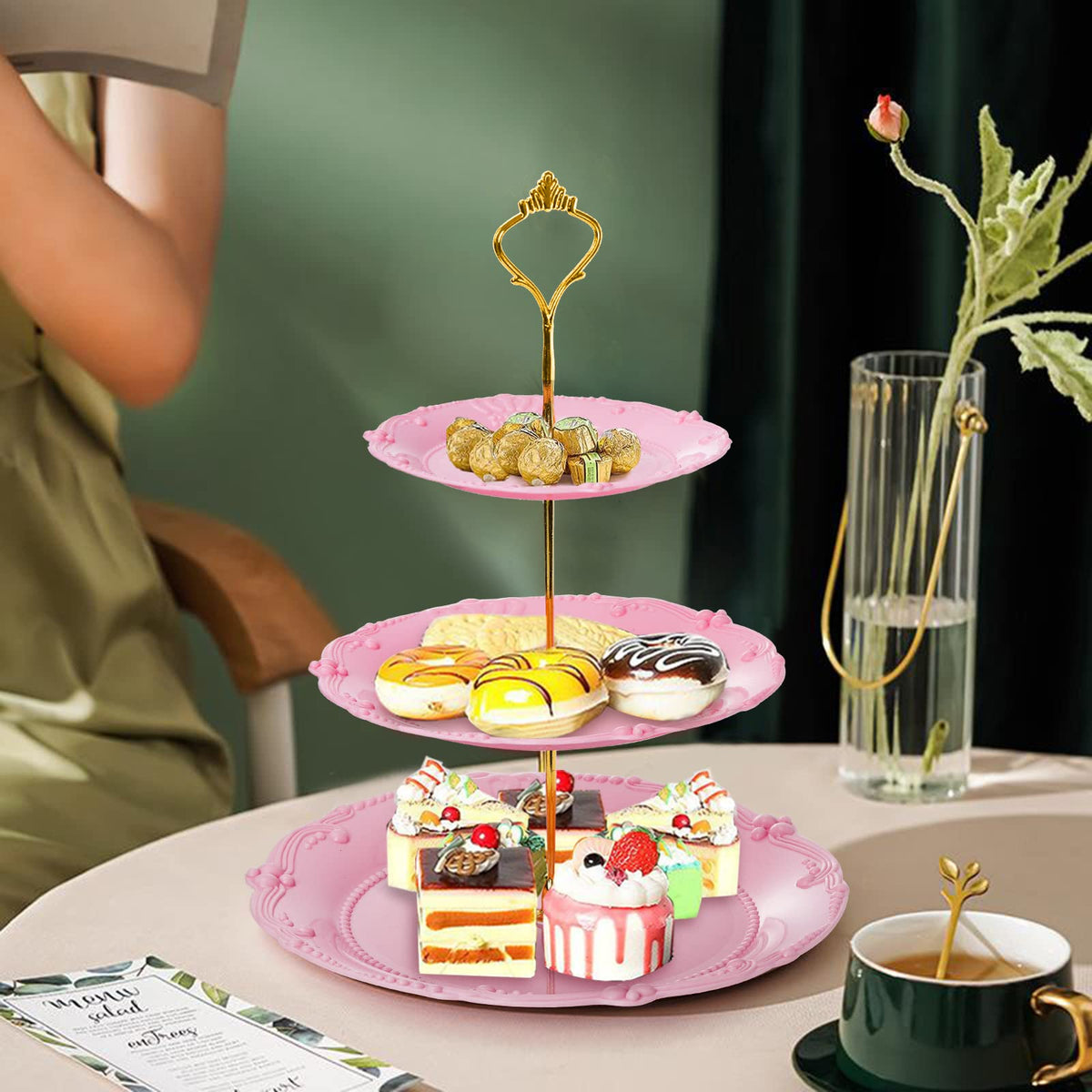 Fasmov flower-embossed detail enhances décor while keeping desserts accessible.