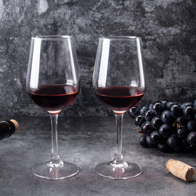 FAWLES tapered rim focuses aromas for a refined tasting experience.