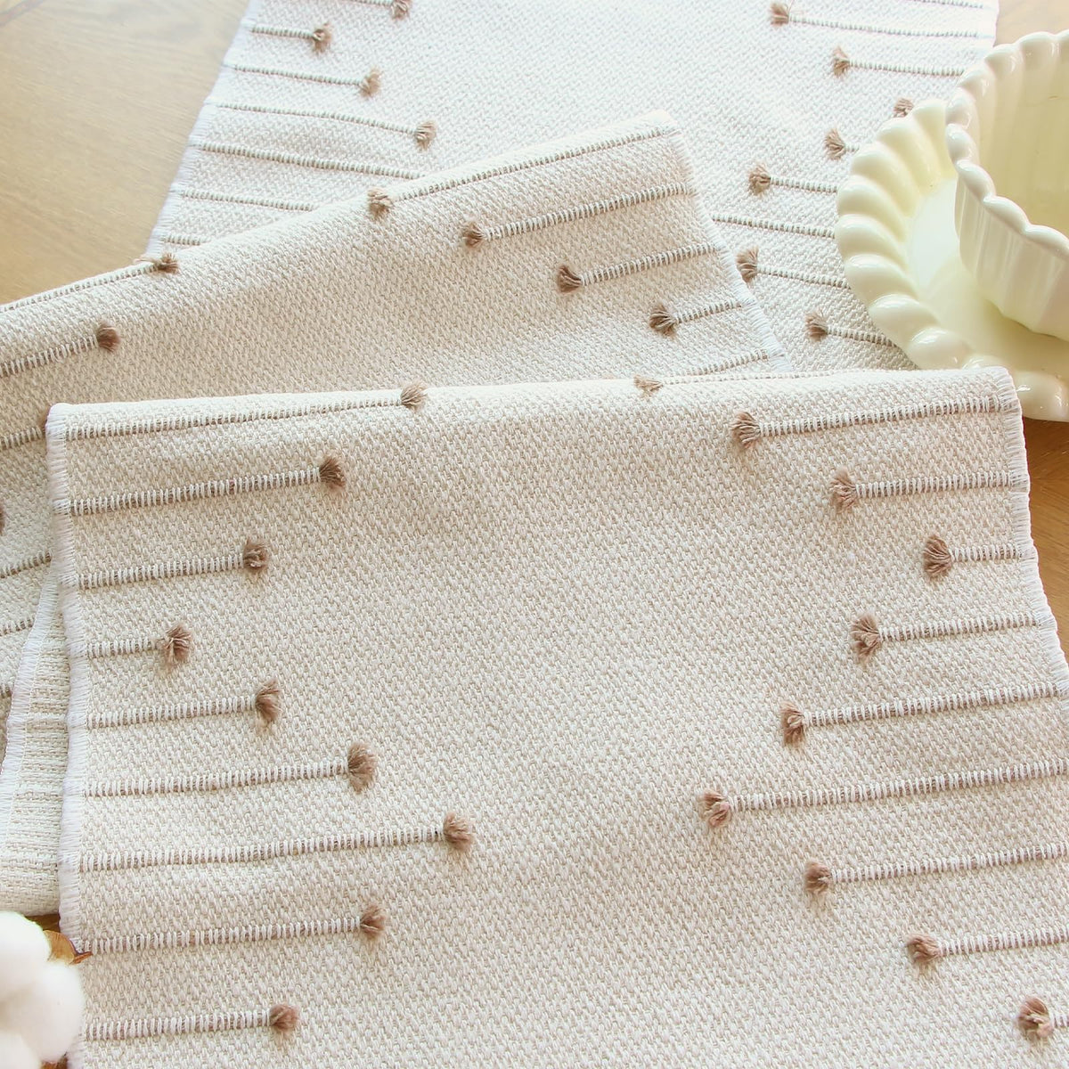 FEXIA farmhouse table runner enhances living room and kitchen spaces.