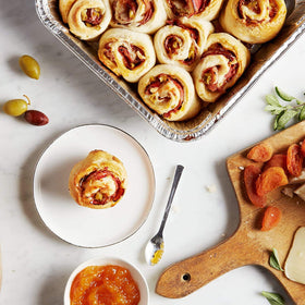 Fig & Leaf heavy-duty disposable aluminum foil tins 8x8 provide mess-free cooking and quick cleanup.