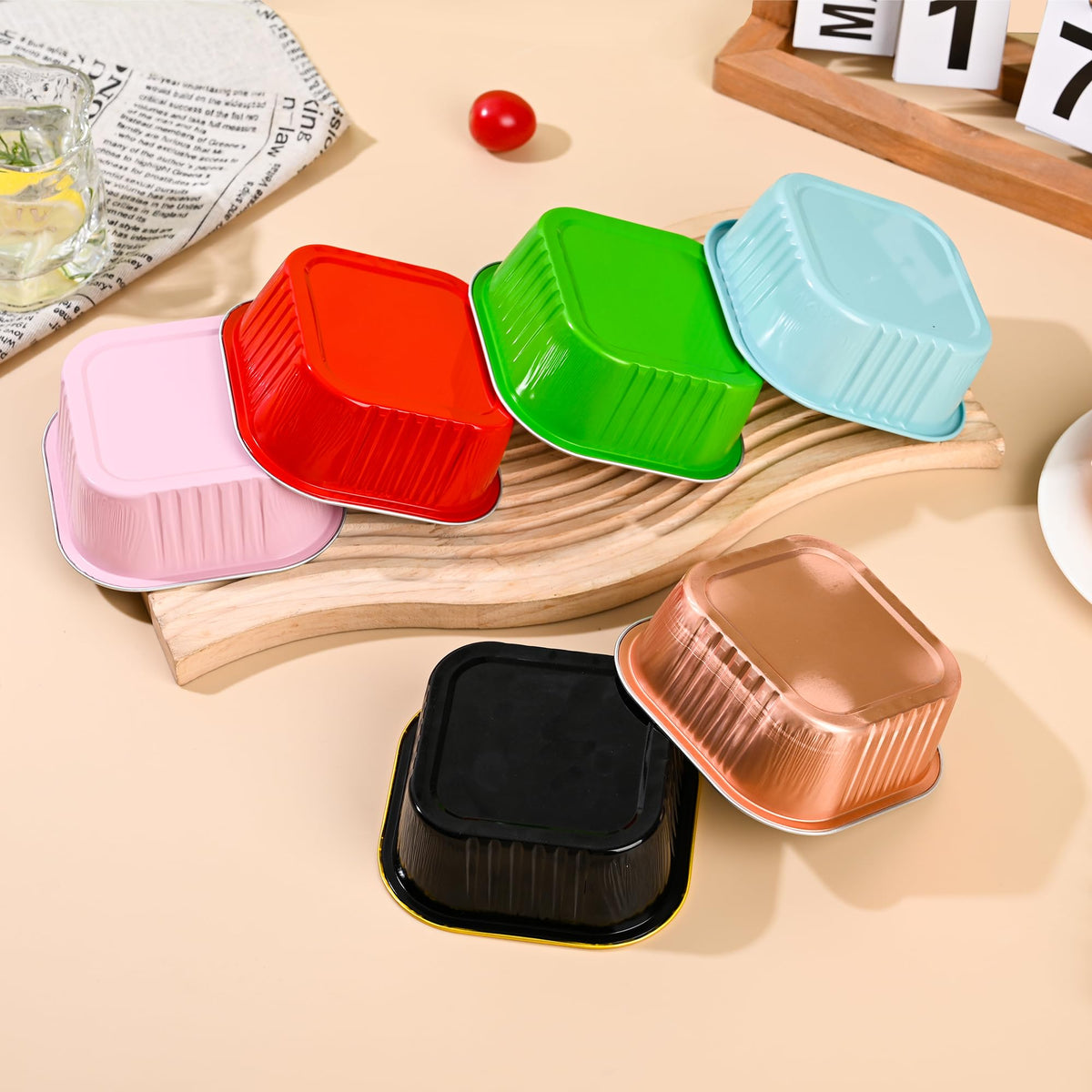 Findful square aluminum foil cups with clear lids for even heating and stacking