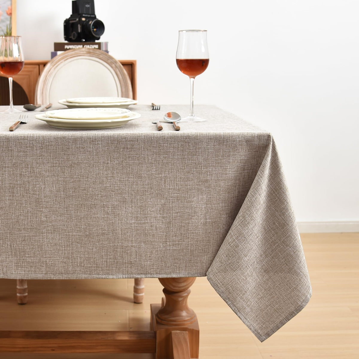 Fitable Nature dining table cover protecting surfaces during meals and buffets