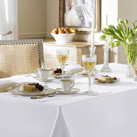 Fitable wedding banquet setup with white tablecloth enhances ambiance.