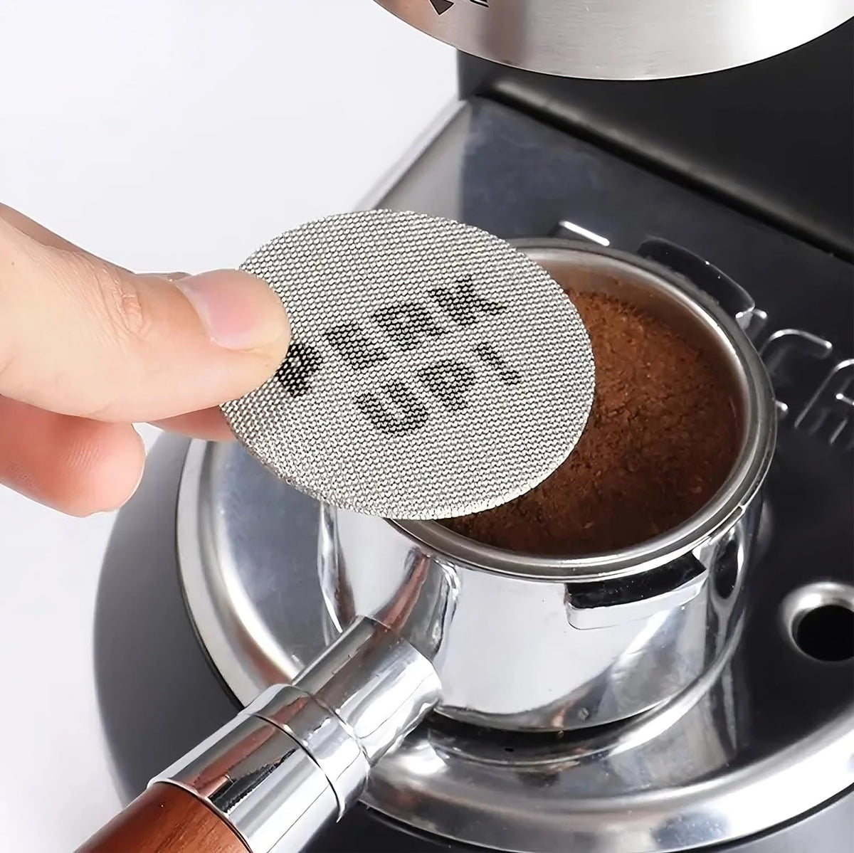 FLUR Happy Pucks 51mm fit in Breville portafilter showing stability