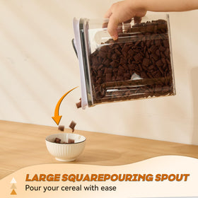 FreshKeeper lid with silicone seal ensures odorless, secure storage of dry goods.