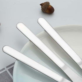 Funnydin dishwasher-safe dinner knives designed for easy cleanup after meals
