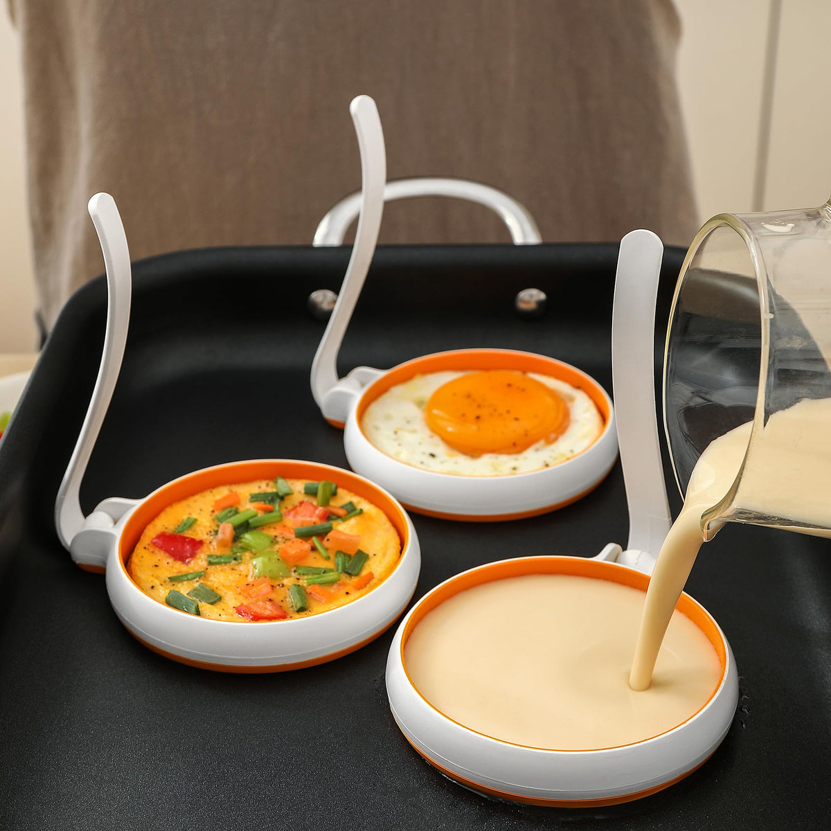 GAGAQI egg rings on hot griddle showing even cooking