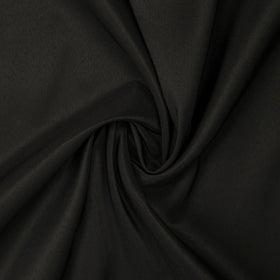 Seamless edges and neat hem on Gee Di Moda tablecloth.