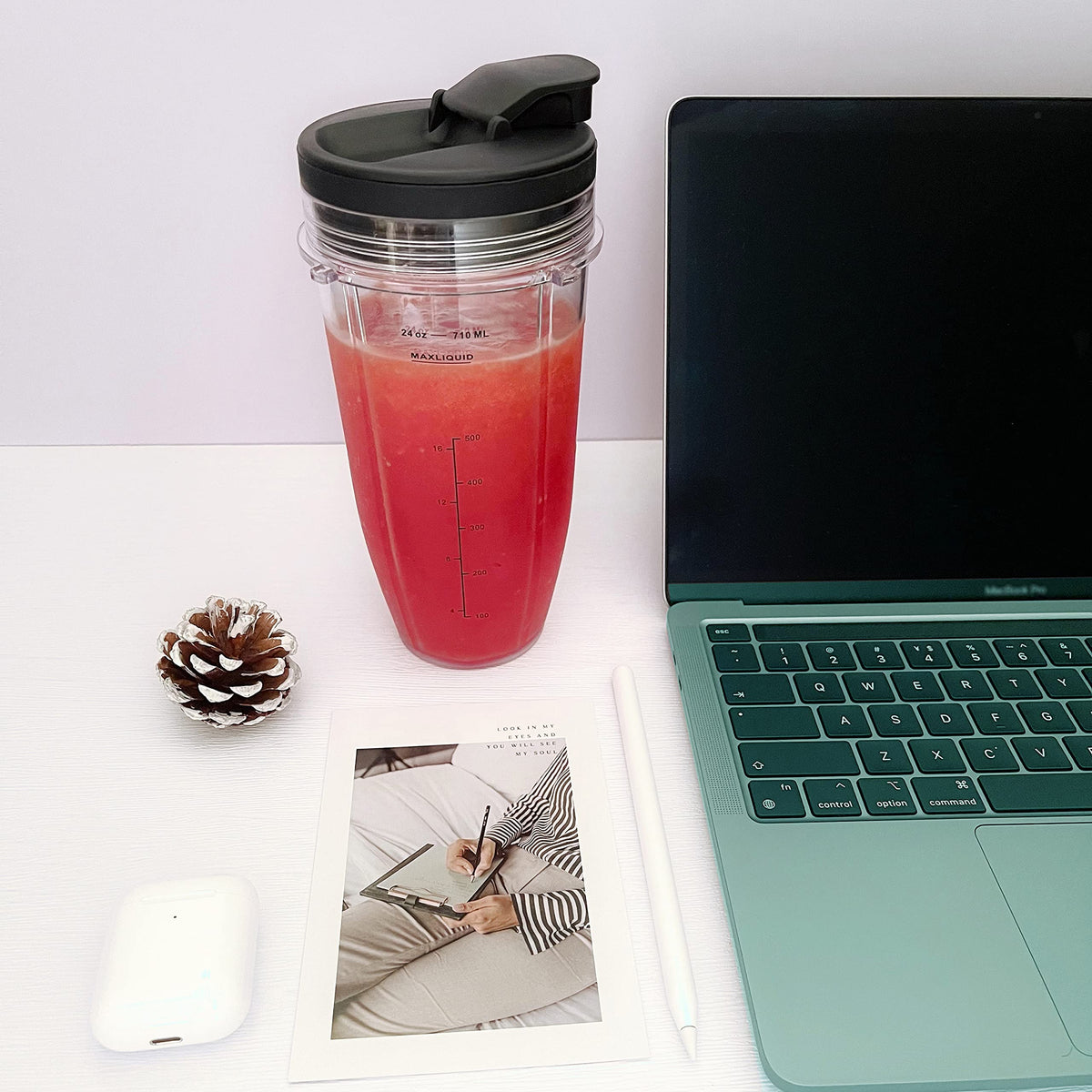 GENQORN packaging includes cups, lids, and blade for quick setup.