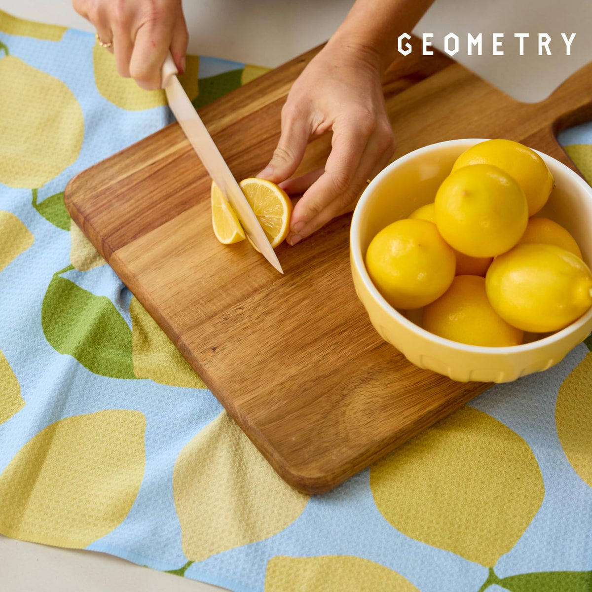 GEOMETRY two-pack kitchen towels for convenient storage