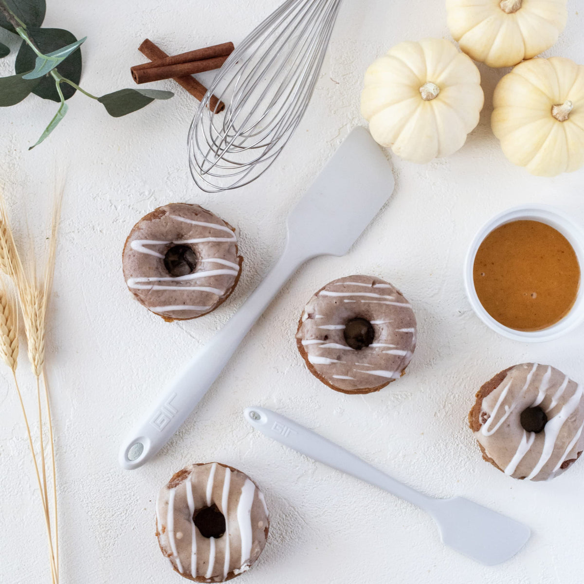 GIR dishwasher-safe spatula cleans quickly after baking.