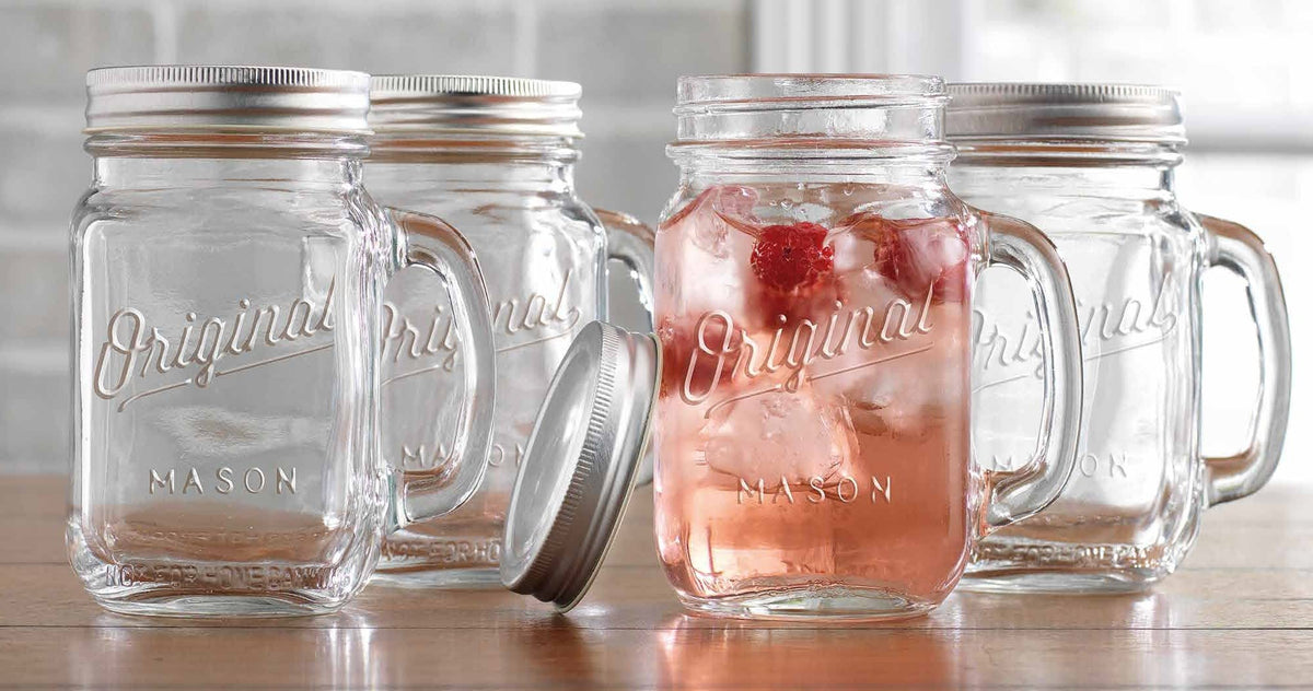 Glaver's mason jar set at a backyard picnic for social use