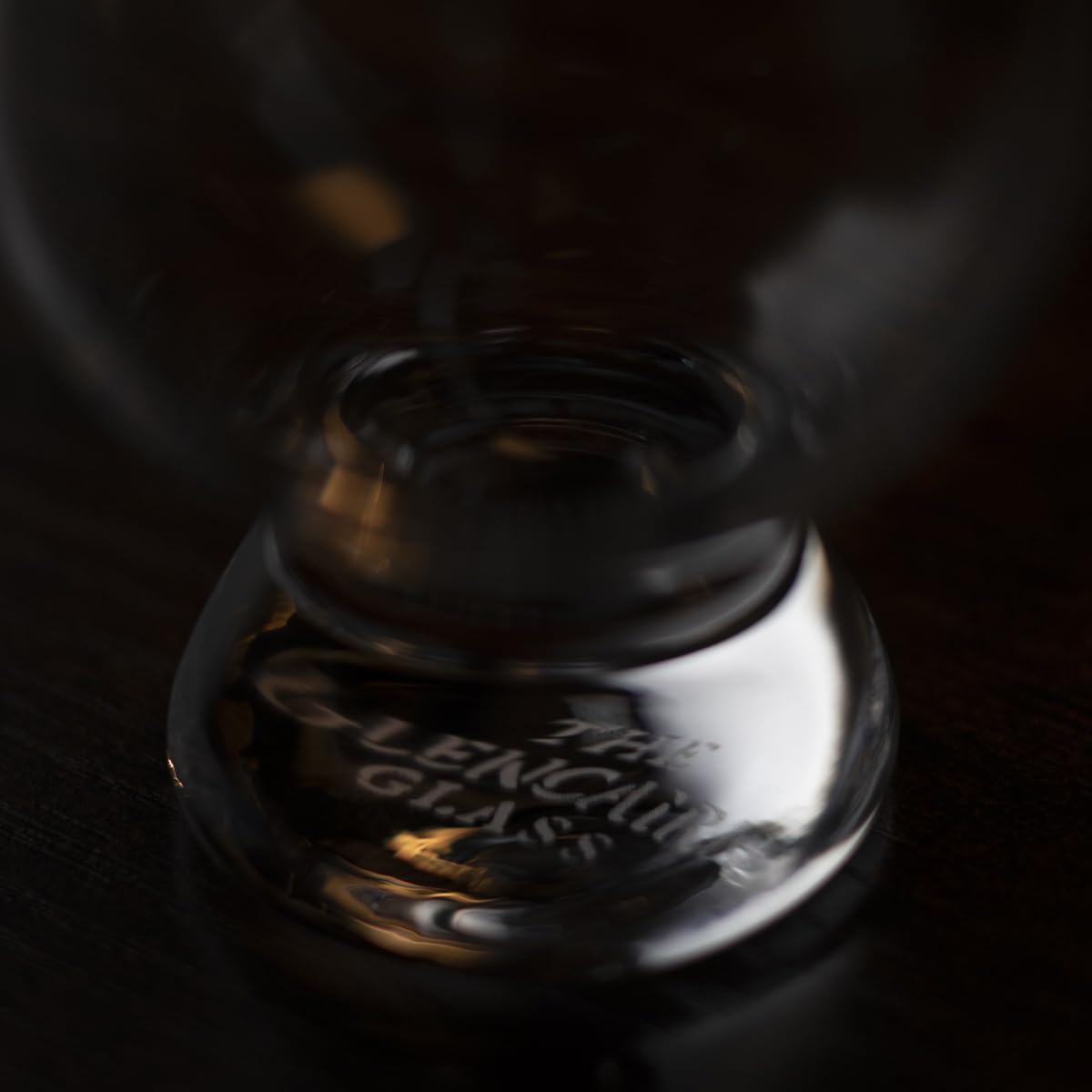GLENCAIRN glass hand-fit design enhances grip during tastings
