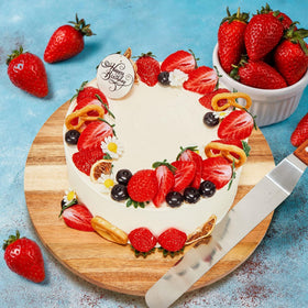 GOVOKOI decorating kit includes spatulas and smoothers for versatile home baking.