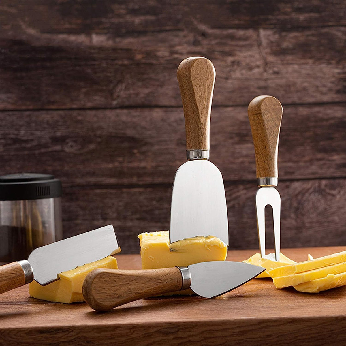 Guojanfon cheese shovel ideal for cutting and presenting cheeses of various textures