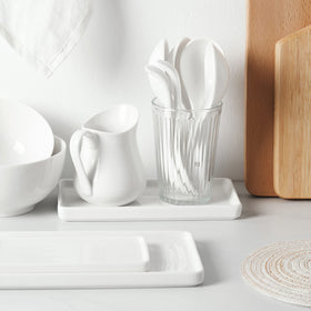 Gurygo drip-free pour spout keeps counters clean during serving.