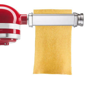GVODE cleaning brush included for quick maintenance after rolling fresh pasta