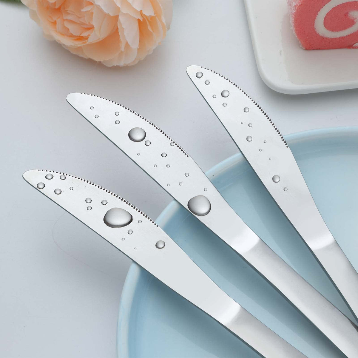 Gymdin 24-piece knives set with mirror-polished finish adds elegance to table