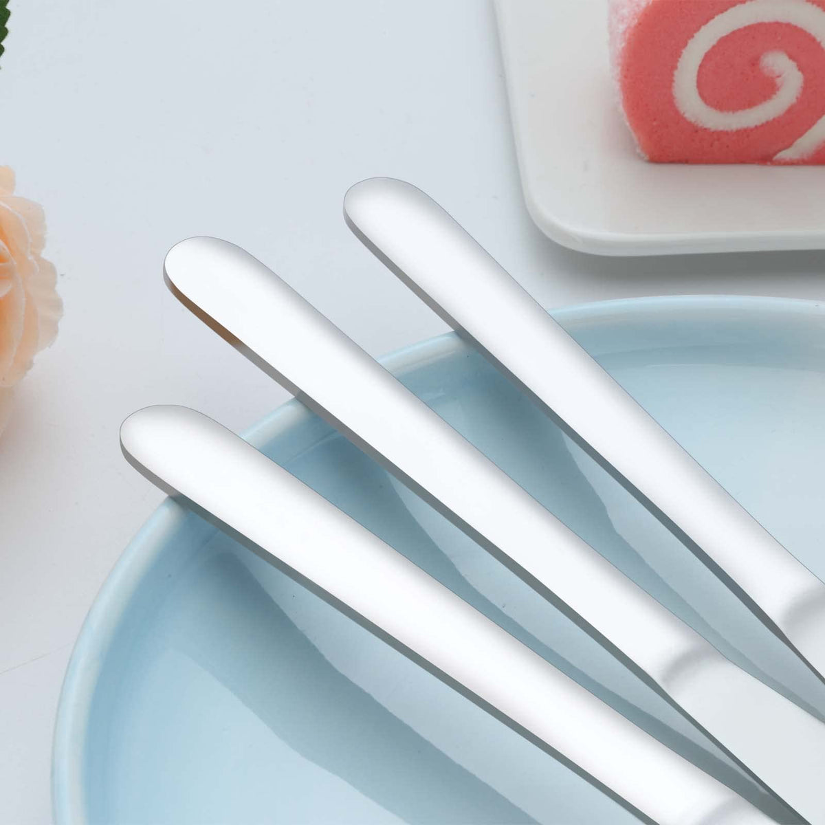Gymdin ergonomic dinner knife with comfortable grip.