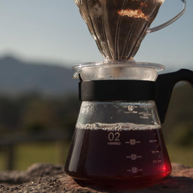 HARIO easy-grip open-handle enables safe, comfortable pouring