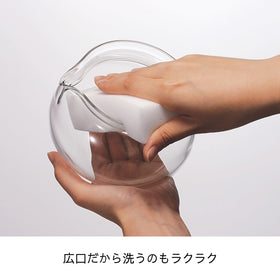 Hario Maru fits modern kitchens, pairing with cups for a clear brew moment