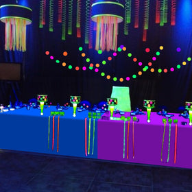 Hauwellter neon table cloth glow-under-uv close-up captures texture and shine.
