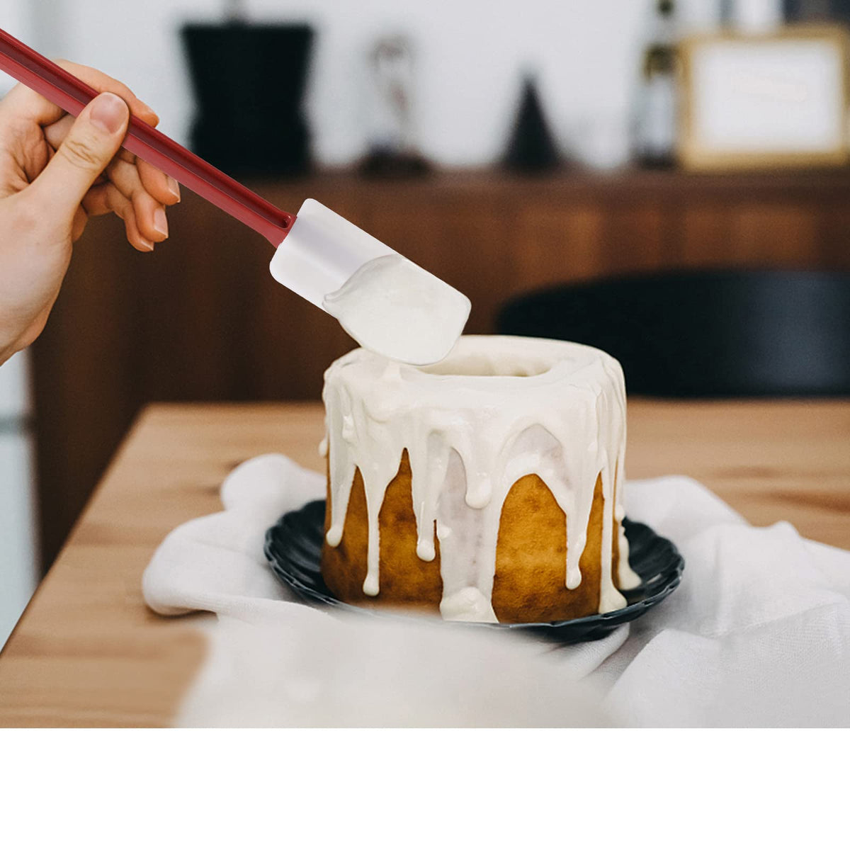 Heffiso flexible edges contour to bowls for scraping every last bit of batter.