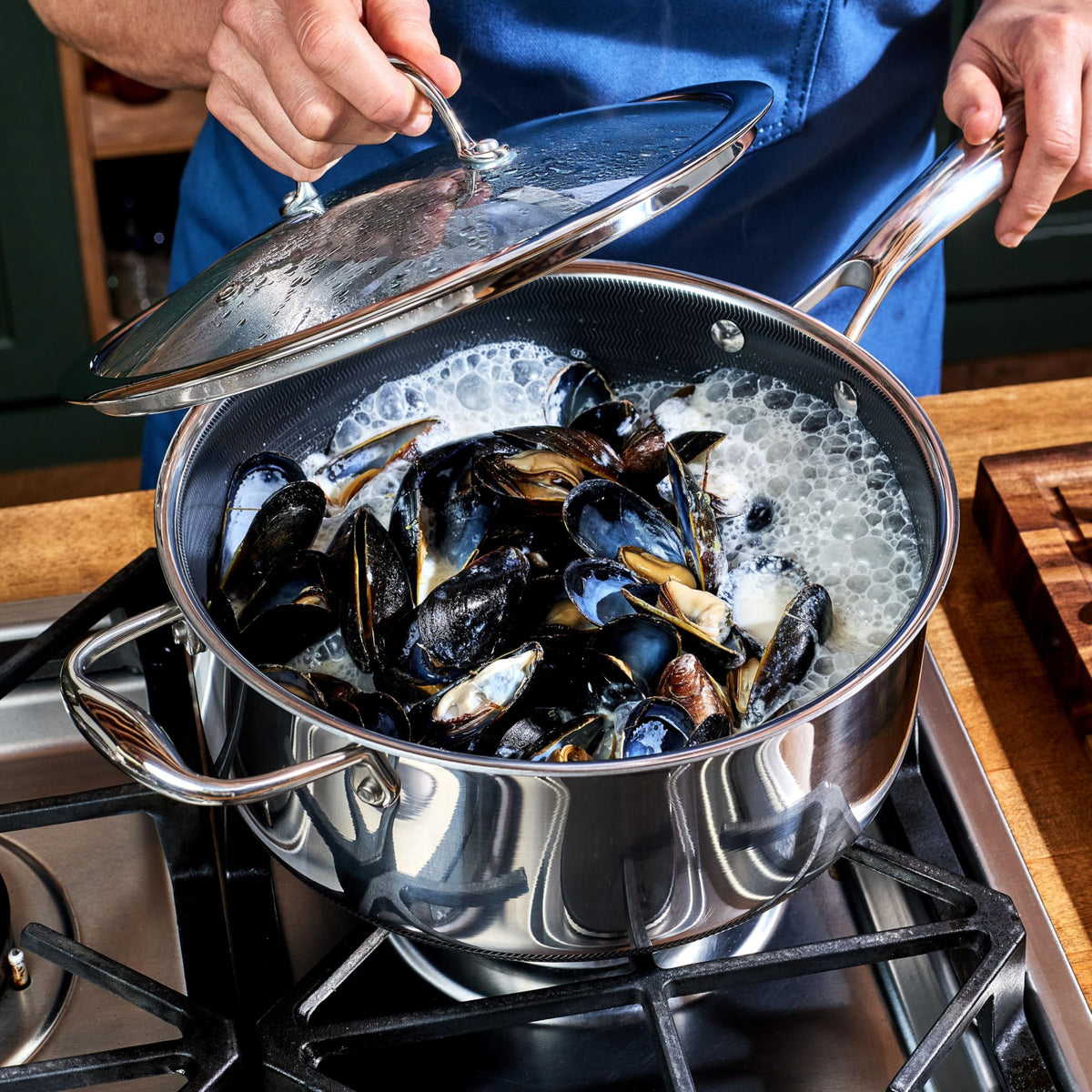 HexClad dishwasher-safe icon illustrating easy cleanup