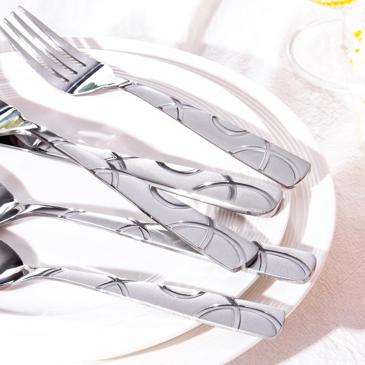 HIKAA dinner fork with balanced weight for easy handling at table