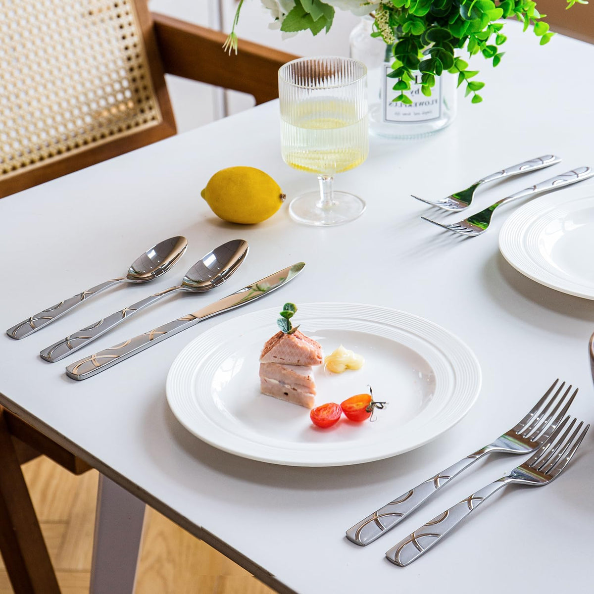 HIKAA mirror-polished finish shines on table and resists fingerprints after washing