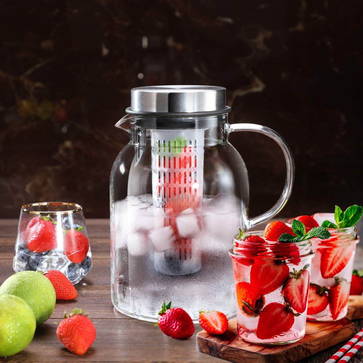 Hiware detachable infuser and lid simplify refilling and cleaning routines.