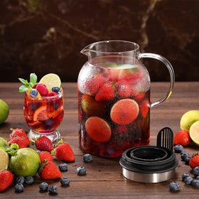Hiware ergonomic handle offers a comfortable grip during serving.