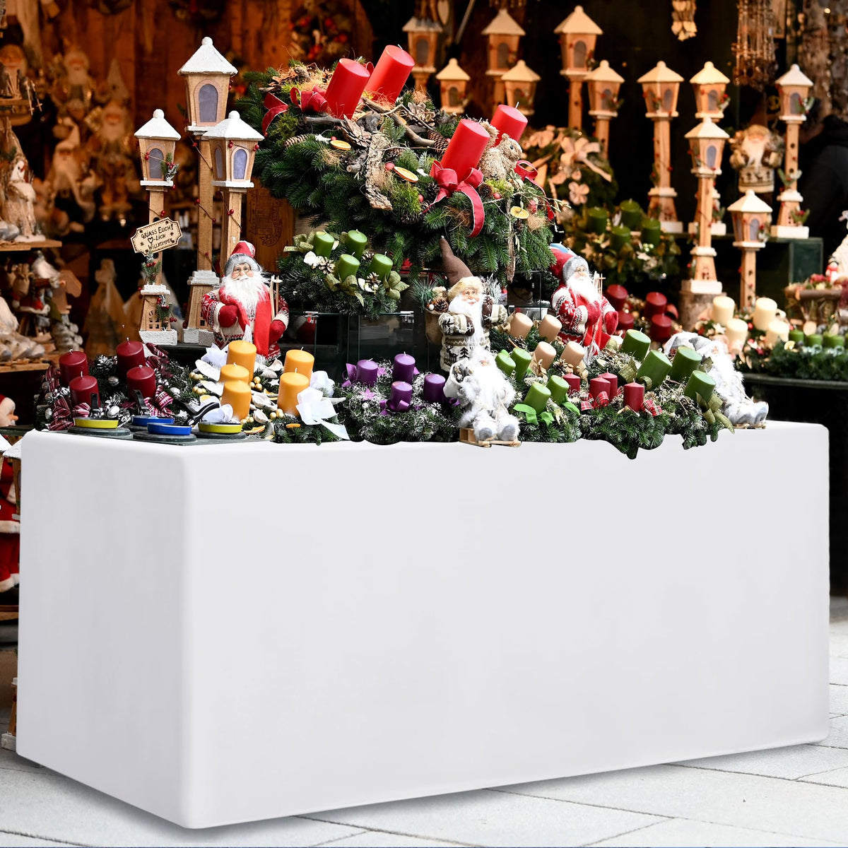 HolidayIdeas white fitted table cover at a wedding dinner.