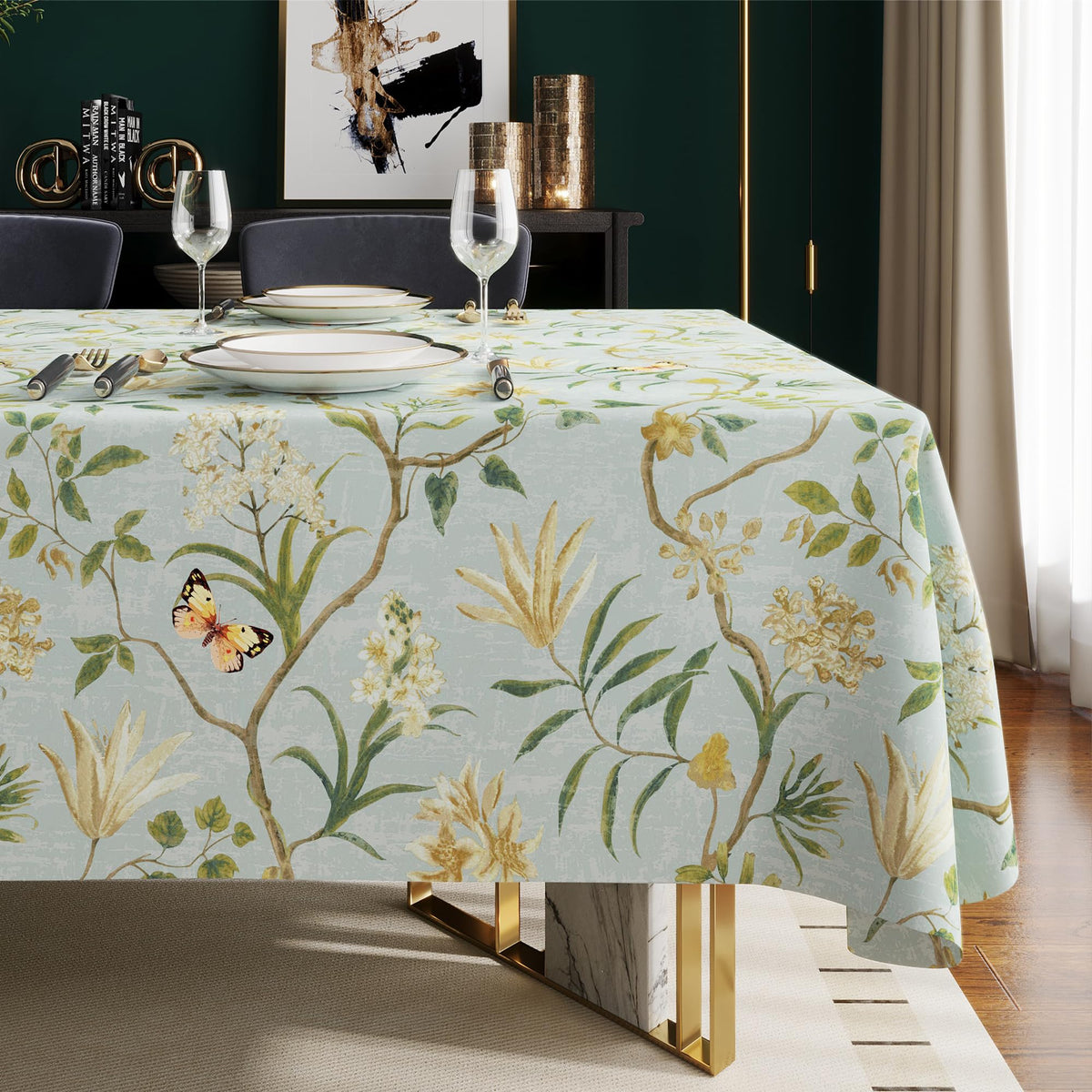 HOMOHEINI leaves-pattern tablecloth protects surfaces during holiday parties.