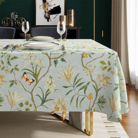 HOMOHEINI leaves-pattern tablecloth protects surfaces during holiday parties.