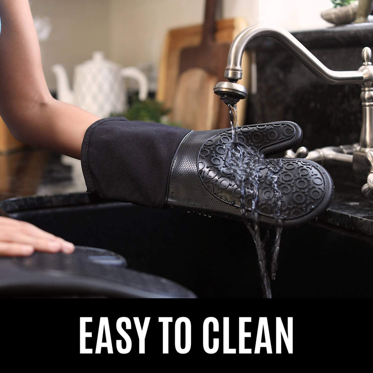 HOMWE easy-clean, machine-washable set for busy kitchens.