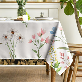 Horaldaily dining setup featuring vibrant tablecloth to elevate meals