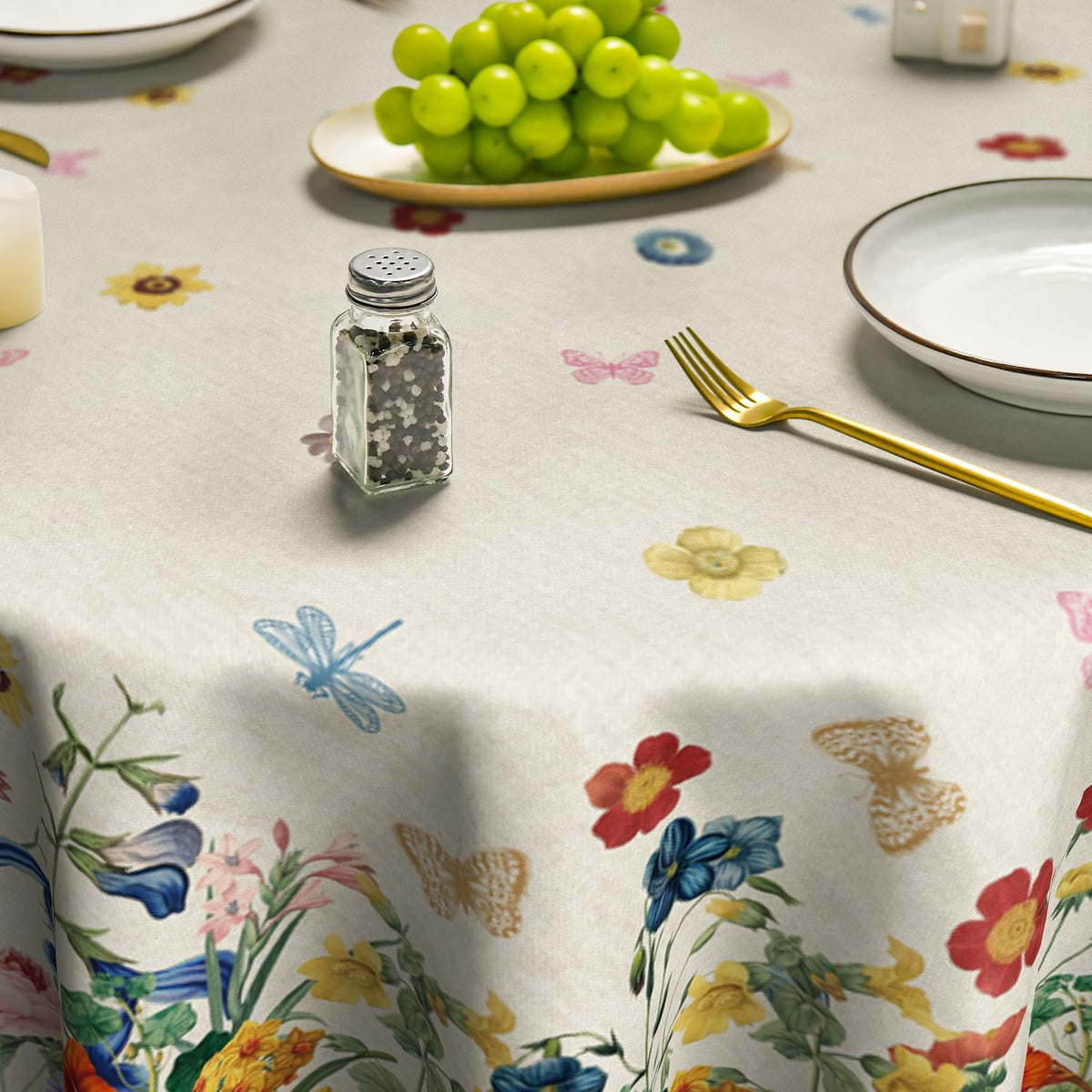 Horaldaily vibrant color and pattern brighten kitchens and dining rooms.