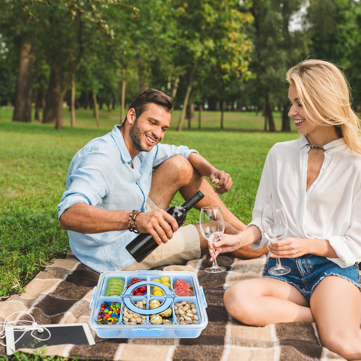HRXFOZ eight removable dividers offer flexible storage of snacks.